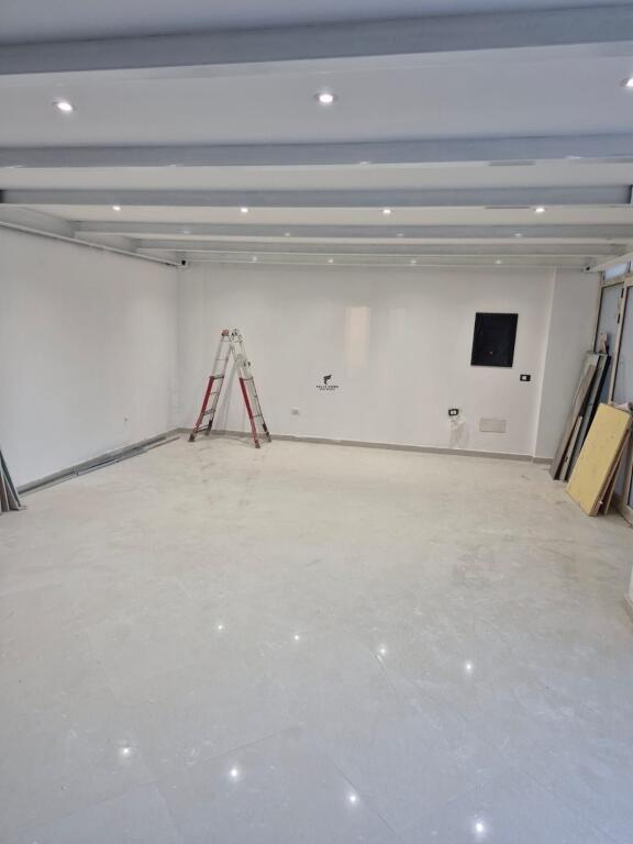 DYQAN ME QERA 260 M2 BULEVARDI RI 2600 EURO