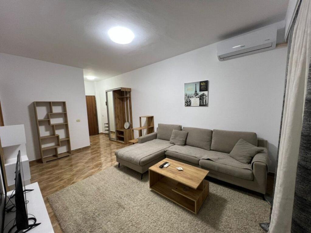 Apartament Me Qera 1+1 Tek Komuna e Parisit (ID B2101356) Tirane​