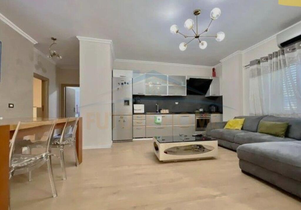 Shitet, Apartament 2+1, 21 Dhjetori