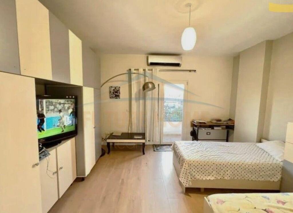 Shitet, Apartament 2+1, 21 Dhjetori