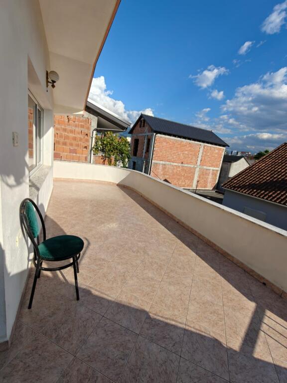 600 € / në muaj me parkim te perfshire