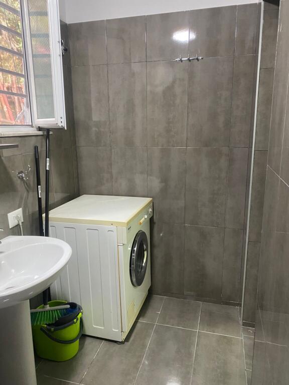 Jepet shtepi me qera