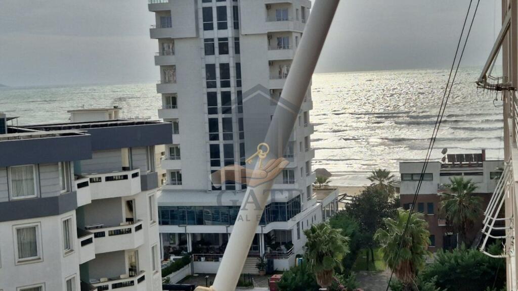 Jepet me qira apartament 1+1, kati i 6-të me ashensor, me pamje fantastike nga deti – Plazh Iliria