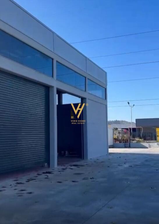 JEPET MAGAZINE 2.500 M2 ME QIRA TE URA E GJOLES, FUSHE KRUJE 3.500 EURO