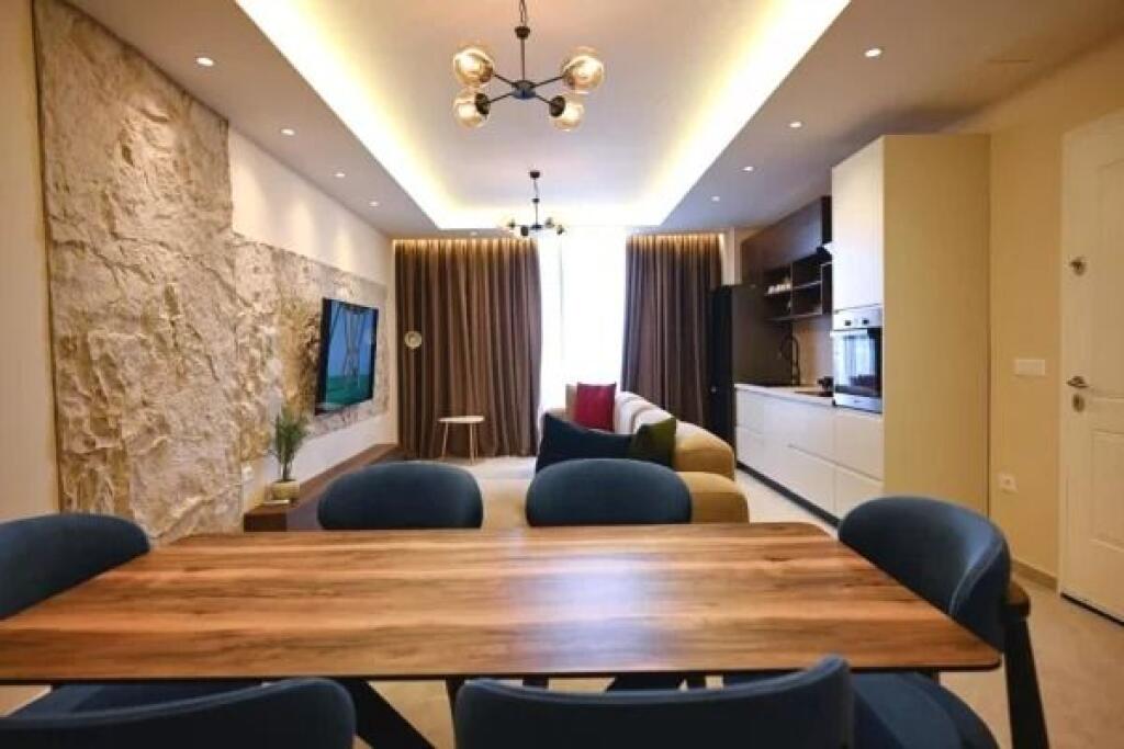 🌇Apartament 3+1 per Shitje me Pamje nga Deti në Sarandë!