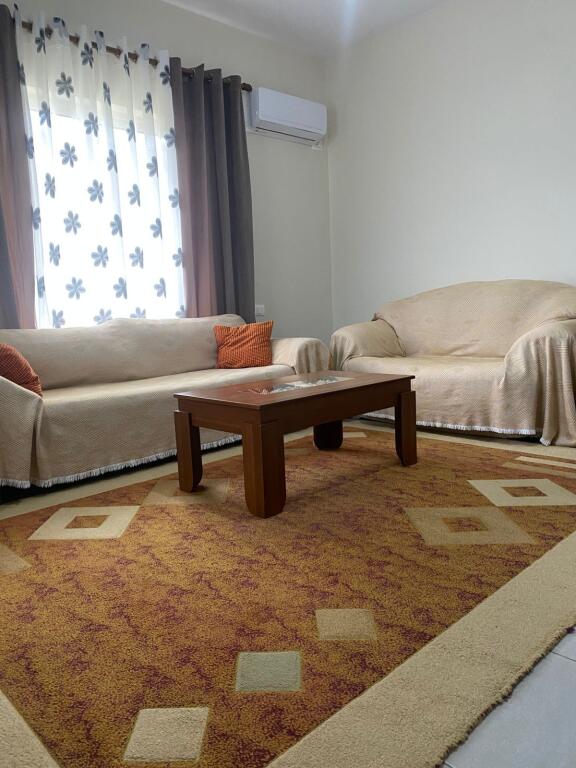 Jepet shtepi me qera