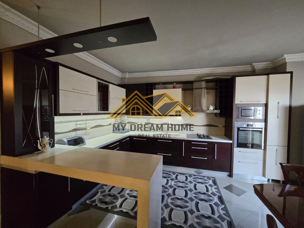 SHITET APARTAMENT 3+1+2 TE MARKATA, DURRES!!