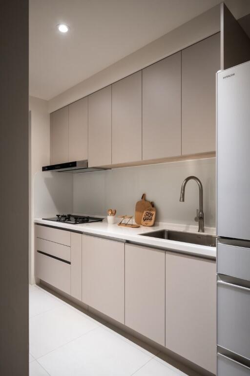 Jepet me qera apartament 2+1+2 totalisht i ri pallat i ri  tek 21 Dhjetori prane qendres !