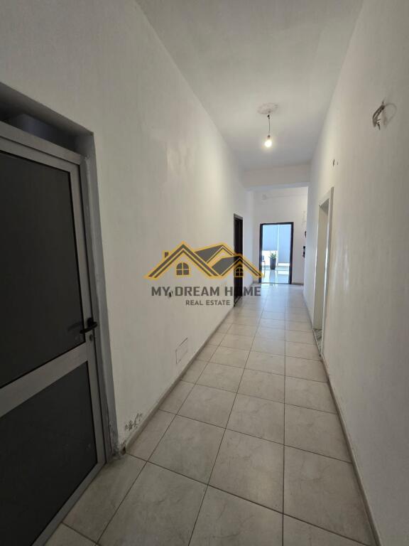 VENDITA AMBIENTE COMMERCIALE VICINO AL TRIBUNALE DI DURRËS