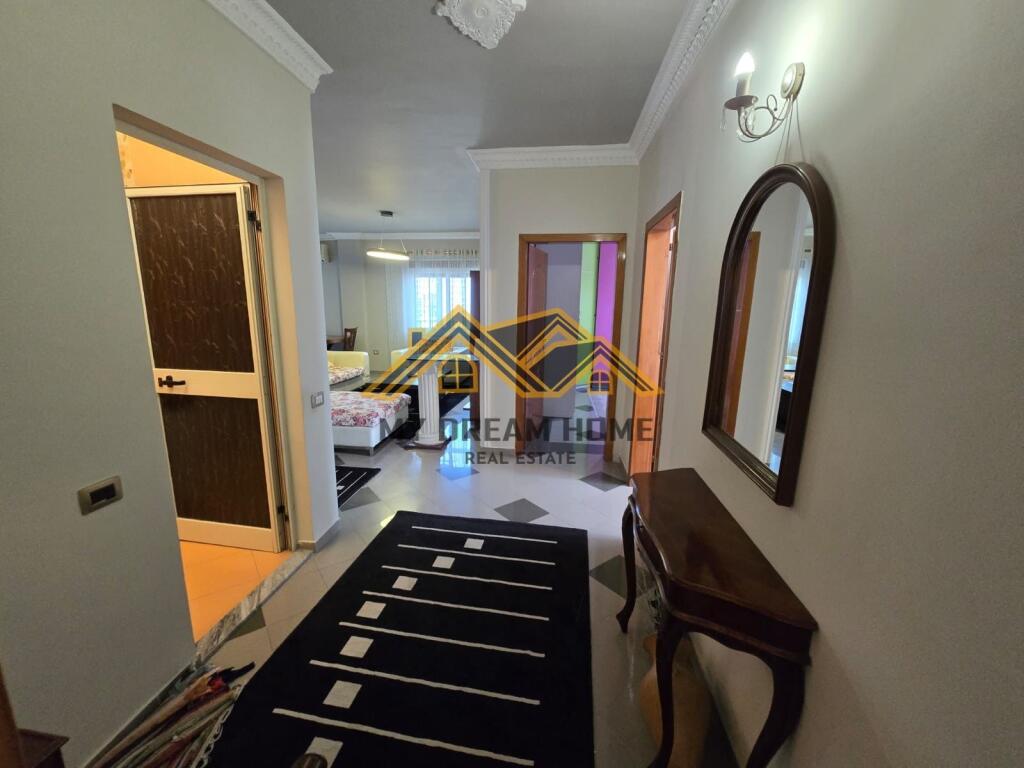 SHITET APARTAMENT 3+1+2 TE MARKATA, DURRES!!