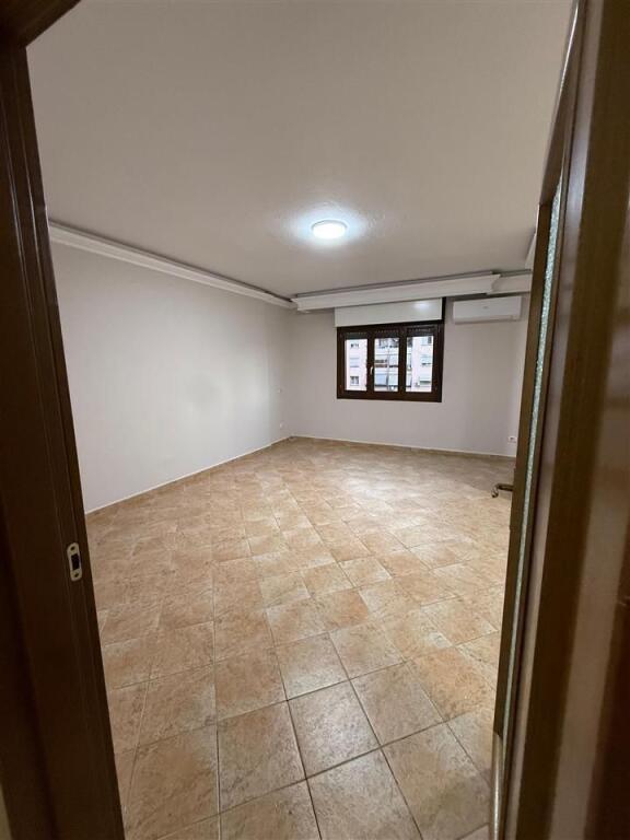 ZYRE ME QERA 165 M2 KOMUNA E PARISIT 1.200 EURO
