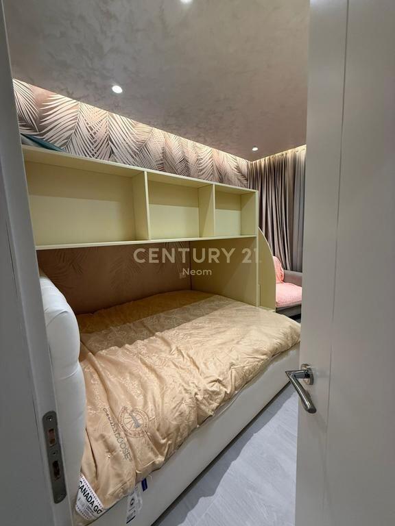 Shitet Apartament 2+1+1 Ali Demi