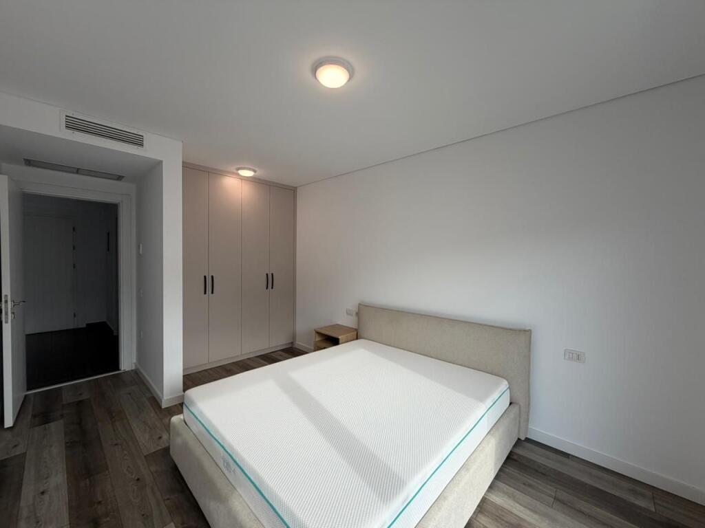 Vile 3-kateshe per qira ne rezidence fare prane TEG