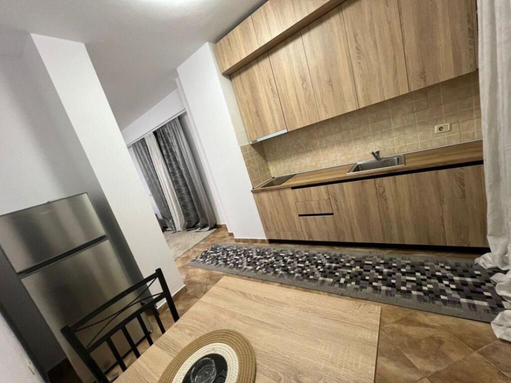 Apartament Me Qera 1+1 Tek Komuna e Parisit (ID B2101356) Tirane​
