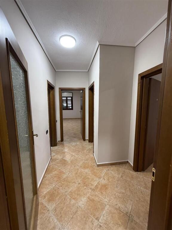 ZYRE ME QERA 165 M2 KOMUNA E PARISIT 1.200 EURO