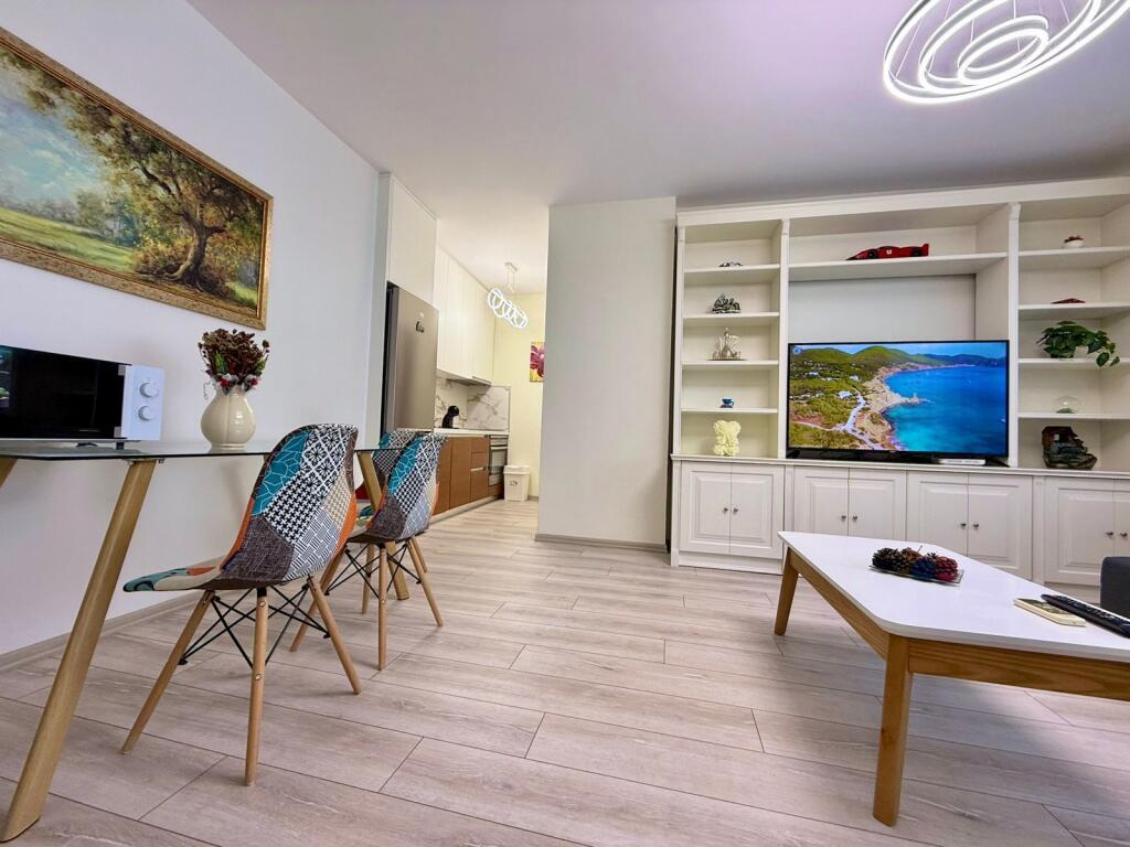 Apartament 1+1 per qira, te Rruga e Kosovareve