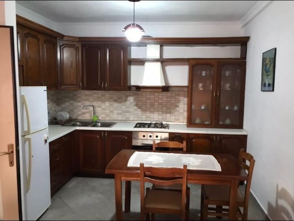 Jepet me qira afatgjatë apartament 1+1 250€ ne muaj
