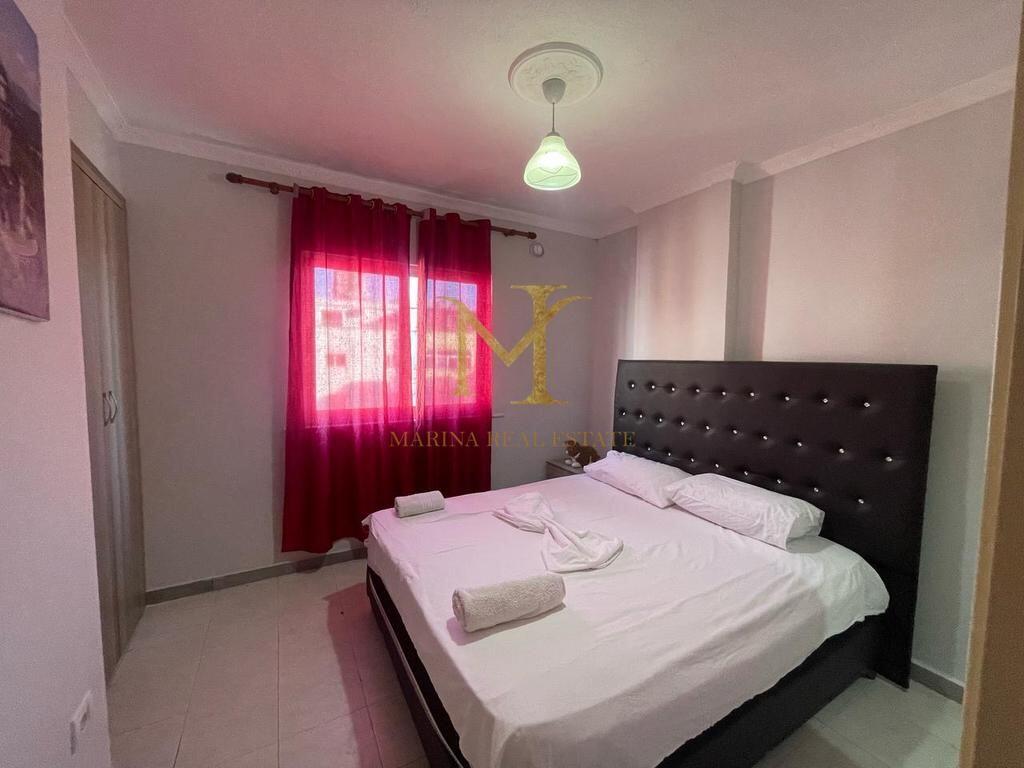 APARTAMENT 3+1 ME QERA NE PLAZH , PRANE SHKOLLES BAJRAM CURRI !!