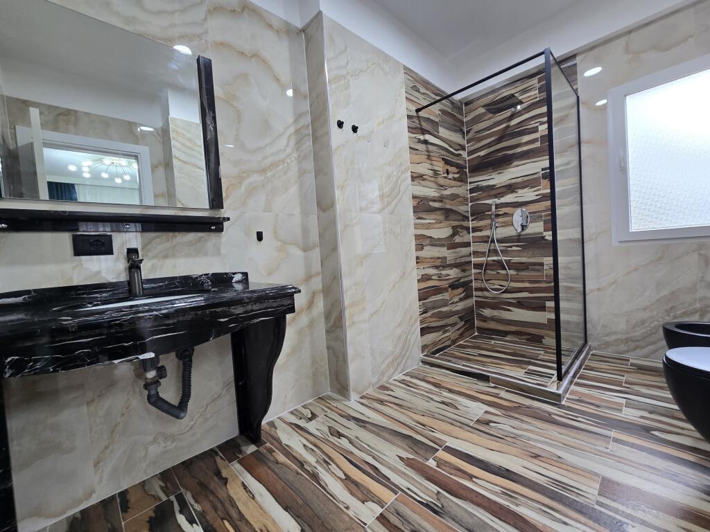 *APARTAMENT 2+1+2+ POST PARKIMI | ME QIRA | LIQENI I FARKËS*