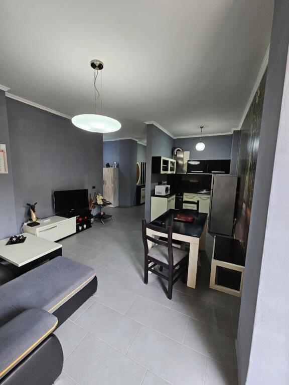 Shitet super apartament 1+1 në zonën e Shkëmbit të Kavajës