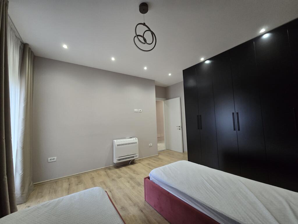 *APARTAMENT 3+1+2+ POST PARKIMI | ME QIRA | LIQENI I FARKËS*