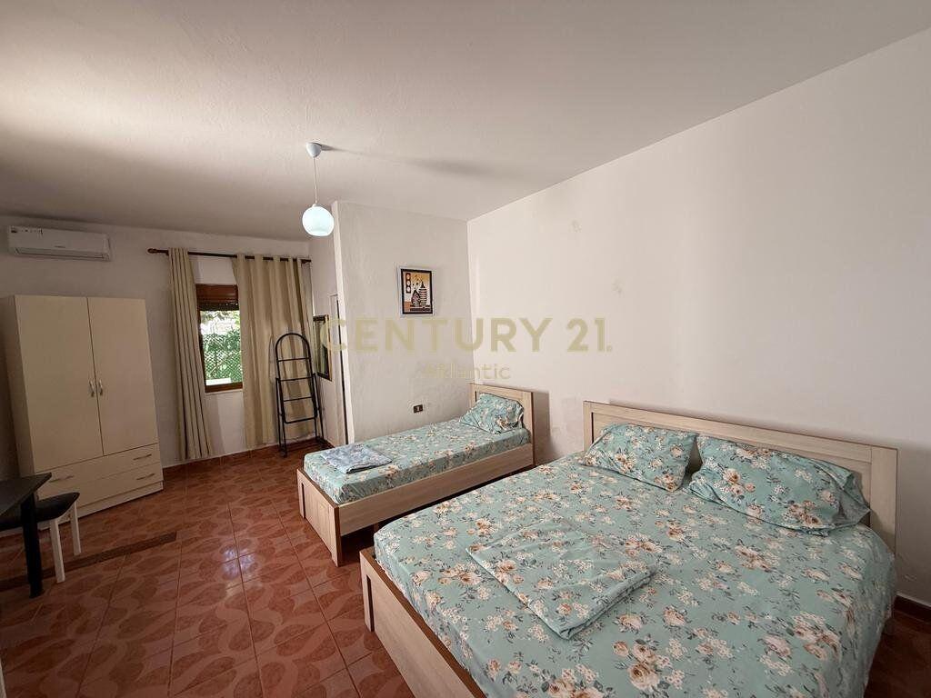 SHITET SHTEPI PRIVATE NE PLAZH-RROTA E KUQE 100 METRA LARG DETIT 320,000 € /Muaj