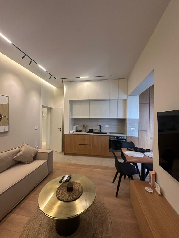 APARTAMENT ME QIRA 1+1 TE RRUGA BARRIKADAVE SHUME PRANE QENDRES