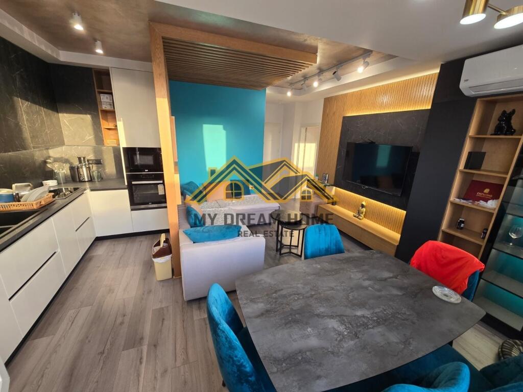 SHITET PAPAFINGO NE PLAZH-RROTA E KUQE!