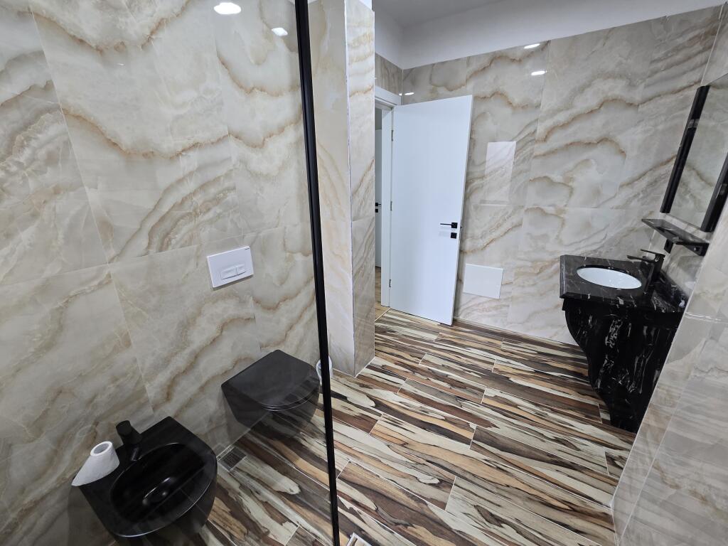 *APARTAMENT 2+1+2+ POST PARKIMI | ME QIRA | LIQENI I FARKËS*