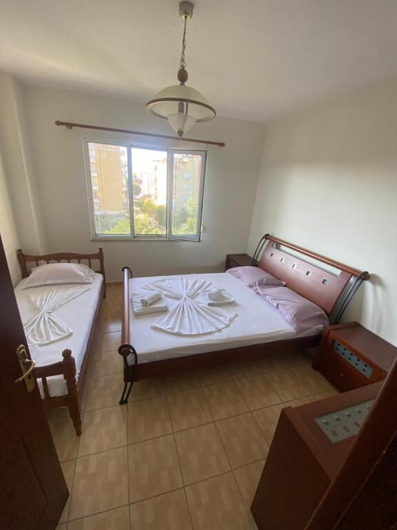 SHITET APARTAMENT 1+1 NE PLAZHIN E MALI ROBIT