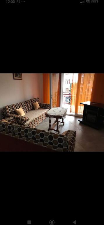 Jepet me qira afatgjatë apartament 1+1 250€ ne muaj