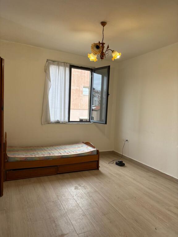 Apartament 2+1 me qira tek Rruga e Barrikadave