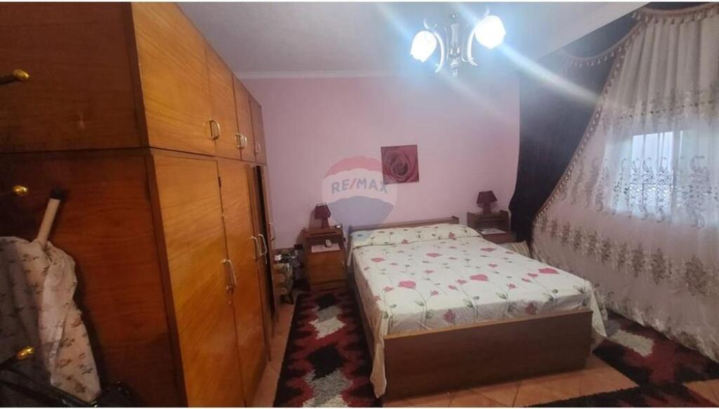 Shitet vile 1 kateshe + papafingo ne insitut