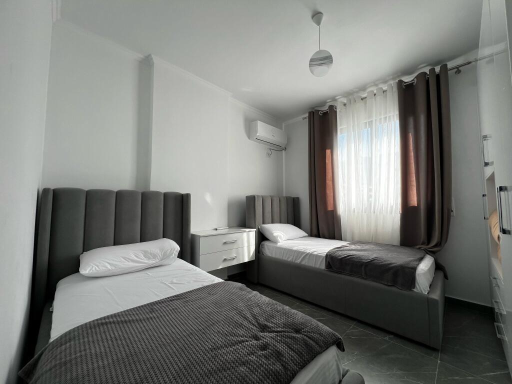 apartament 2+1 me pamje të plotë nga deti për qira afatgjatë Vlorë