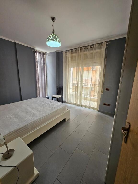 Shitet super apartament 1+1 në zonën e Shkëmbit të Kavajës