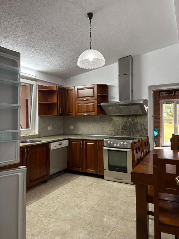 Attico in affitto vicino al Lago di Tirana