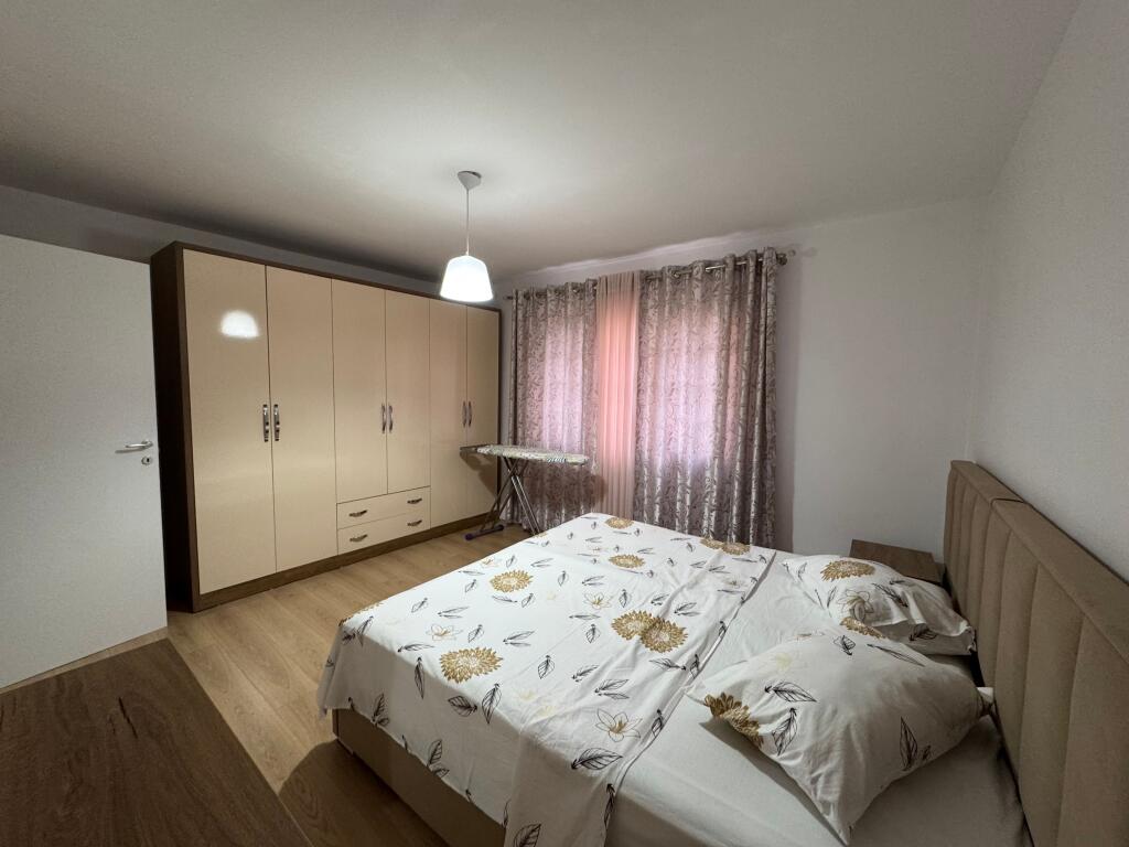 Qera apartament 1+1 ,Prane shkolles Osman Muderizi 45000 leke