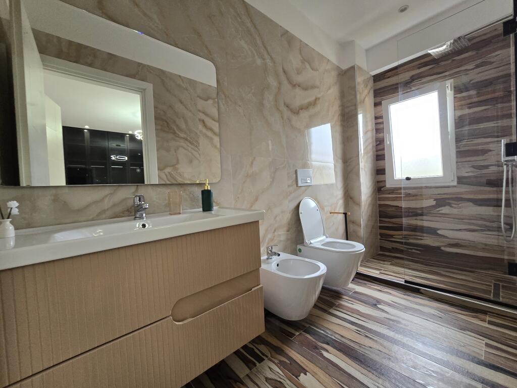 *APARTAMENT 3+1+2+ POST PARKIMI | ME QIRA | LIQENI I FARKËS*