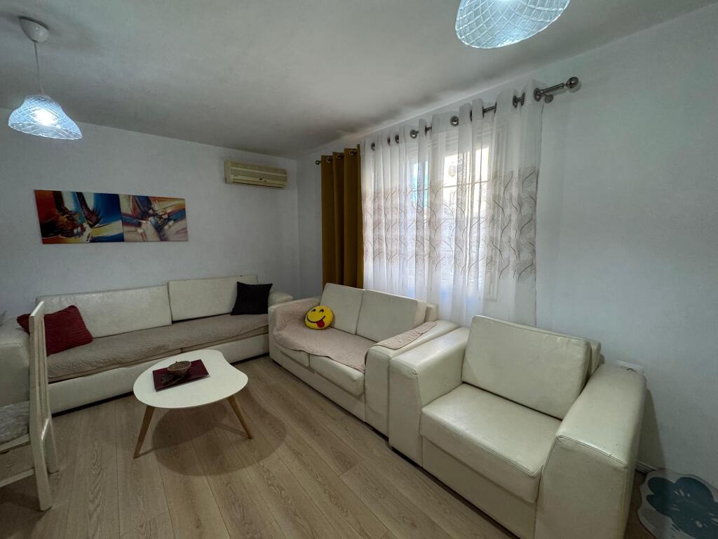 Jepet me qera Apartament 1+1