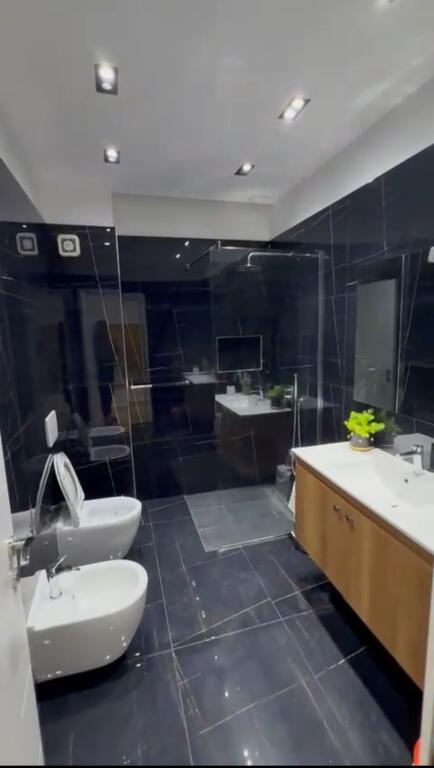 Jepet me Qera Super Apartament 2+1+2 – Komuna e Parisit