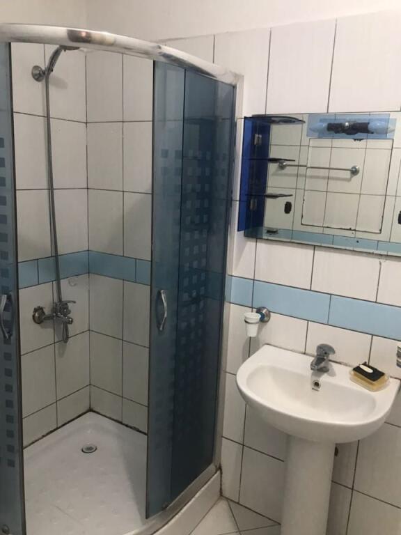 Jepet me qira afatgjatë apartament 1+1 250€ ne muaj