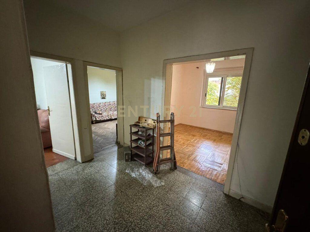 Shesim Apartament 2+1 – Rruga e Barrikadave, Tiranë!! 185,000 €
