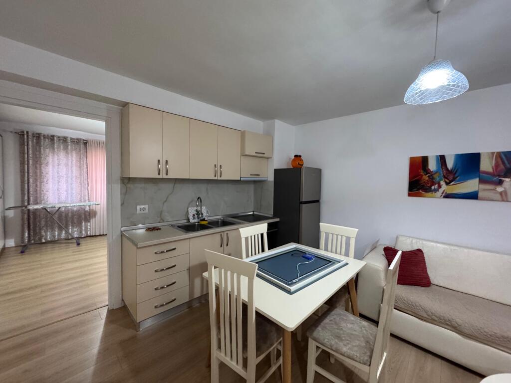 Jepet me qera Apartament 1+1
