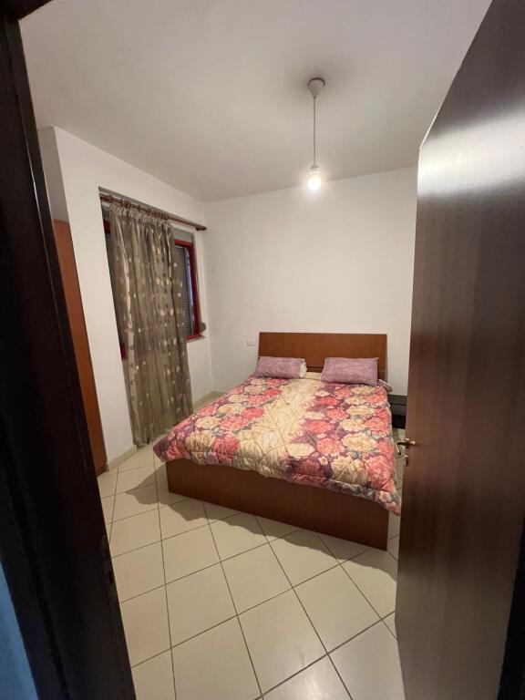 Jepet me qera apartament 1+1 te Casa Italia pranë Terminalit