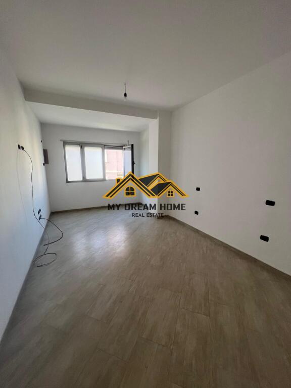 SHITET APARTAMENT 2+1+2TUALETE+2 BALLKONE PRANE PALLATIT SPORTIT!