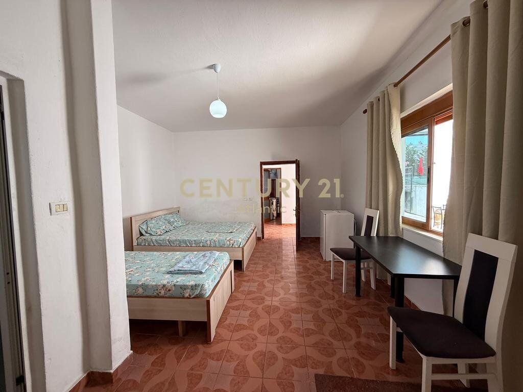 SHITET SHTEPI PRIVATE NE PLAZH-RROTA E KUQE 100 METRA LARG DETIT 320,000 € /Muaj