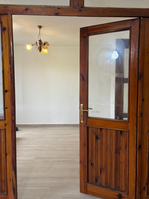 Apartament 2+1 me qira tek Rruga e Barrikadave