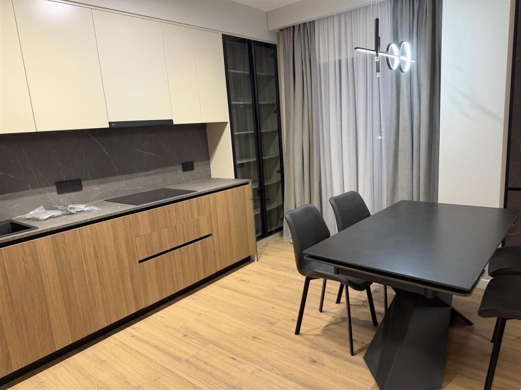 APARTAMENT ME QERA 3+1+2 KODRA E DIELLIT 2 1.300 EURO