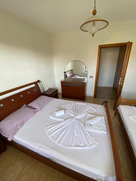 SHITET APARTAMENT 1+1 NE PLAZHIN E MALI ROBIT