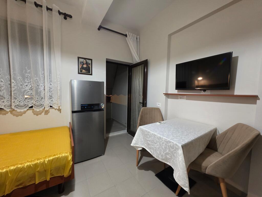 Jepet me qira Garsoniere Uje Drita ne çmim